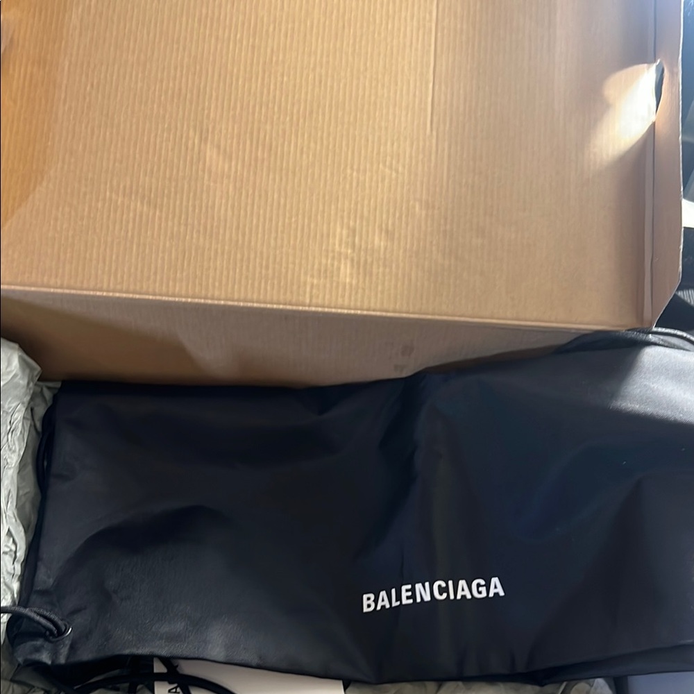 Balenciaga Bouncer Sneakers Men’s Size EU-42 US-8 Beige Athletic Shoes - Picture 10 of 16